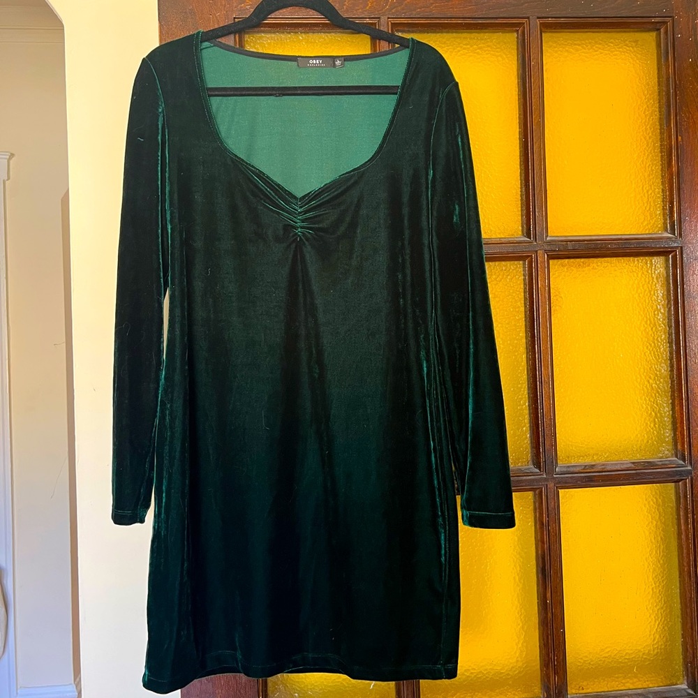 Velvet, emerald green, bodycon dress